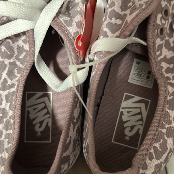 Vans - Picture 4 of 6